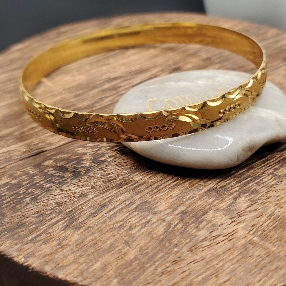 3/$20 B2836 amazing etched scroll bracelet 😍 stunning royal